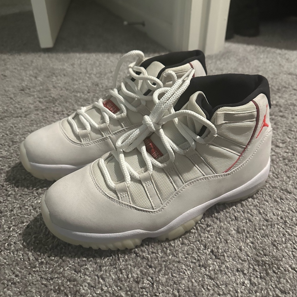 Air Jordan 11 Platinum tint